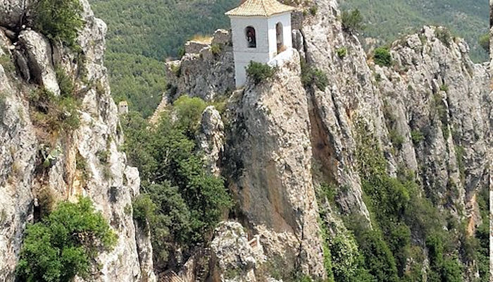 Descubre los encantos de Castell de Castells