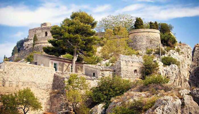 Descubre los impresionantes atractivos de Castell de Guadalest